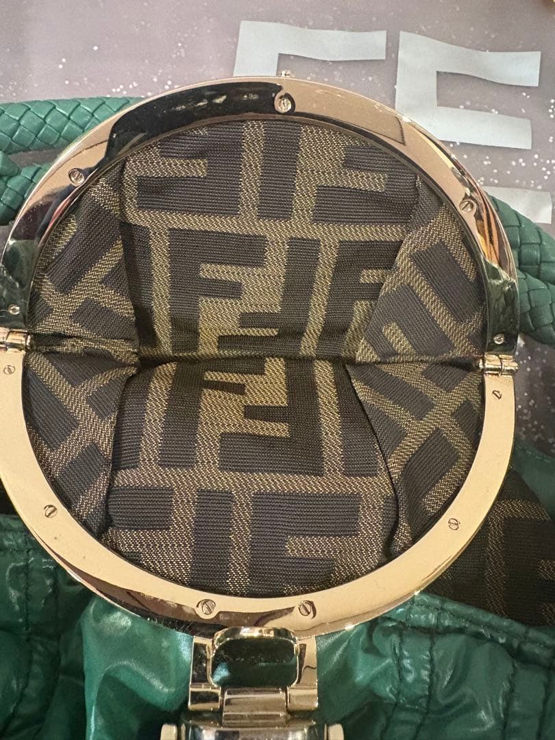 【希少】 FENDI × MONCLER ダウン スパイバッグ グリーン