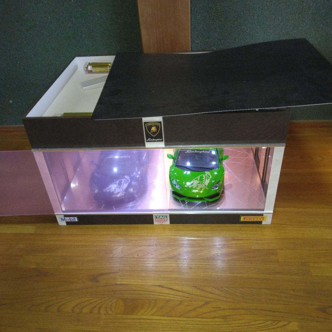 フェラーリ＆ランボルギーニショーケース＆ミニカーセットです。