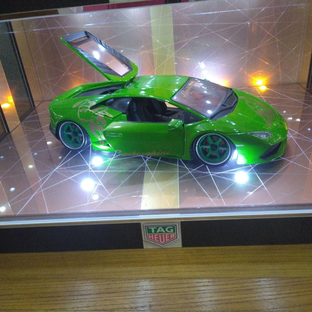 フェラーリ＆ランボルギーニショーケース＆ミニカーセットです。