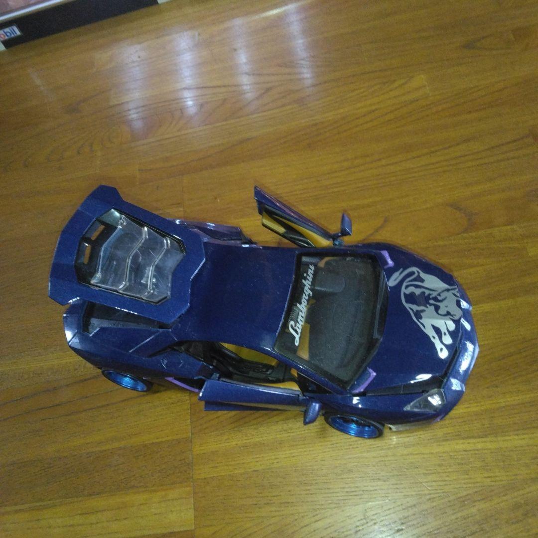 フェラーリ＆ランボルギーニショーケース＆ミニカーセットです。