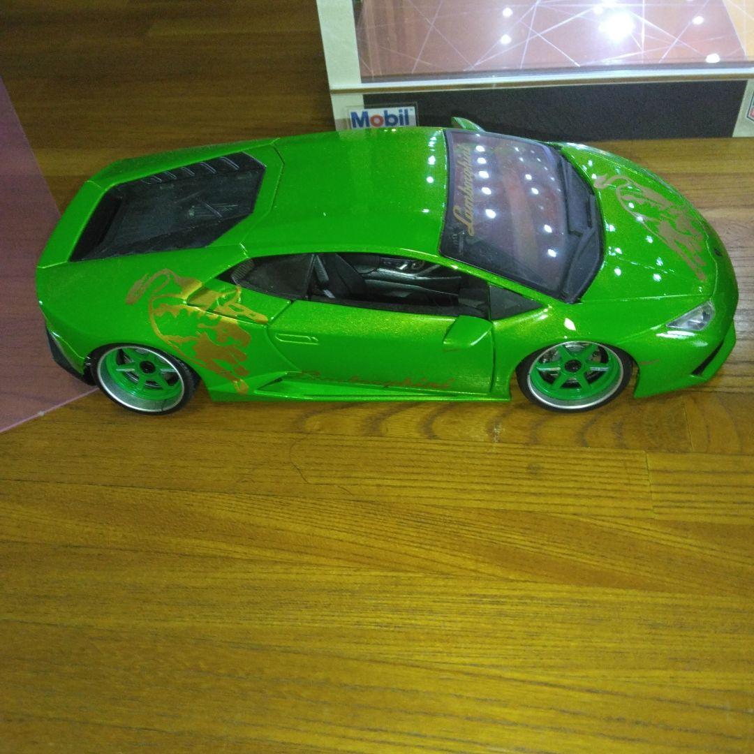 フェラーリ＆ランボルギーニショーケース＆ミニカーセットです。