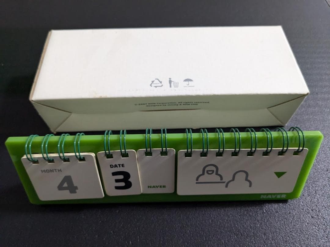 LINEの親会社ネイバー社のノベルティグッズ：日めくり卓上カレンダー