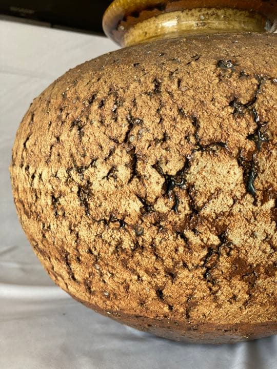 壺　美濃焼　外径34cm  鬼肌