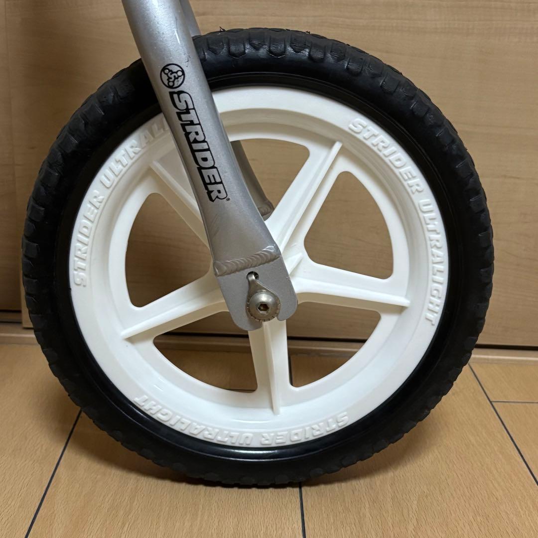 【良品】ストライダー プロ バランスバイク 12インチ シルバー キックバイク