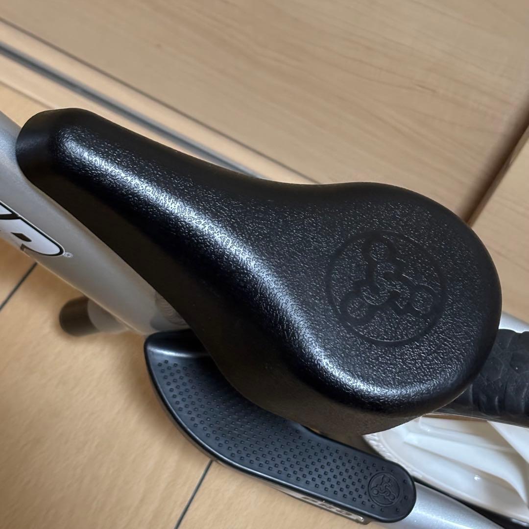 【良品】ストライダー プロ バランスバイク 12インチ シルバー キックバイク