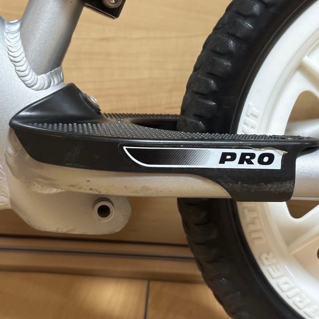 【良品】ストライダー プロ バランスバイク 12インチ シルバー キックバイク