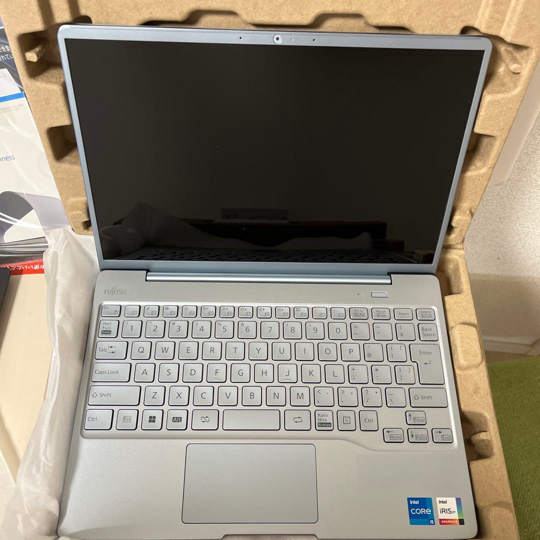 ほぼ新品展示品 富士通 LIFEBOOK CH75/G3 FMVC75G3L
