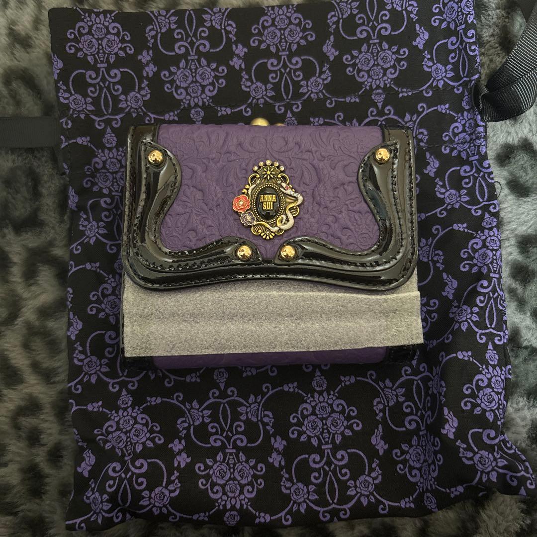 エンボス加工 紫色 二つ折り財布 ANNA SUI