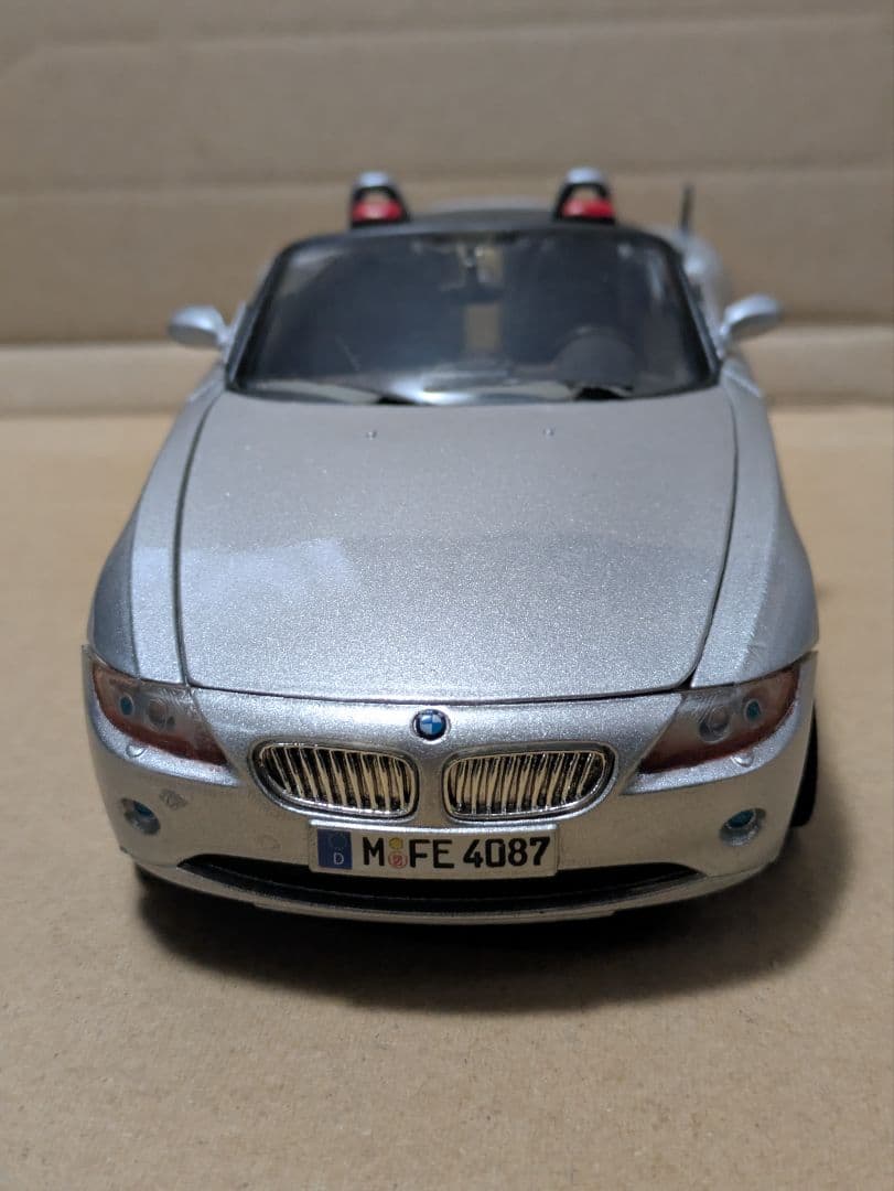 BMW Z4 シルバー　ミニカー　1/24