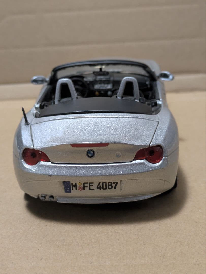 BMW Z4 シルバー　ミニカー　1/24