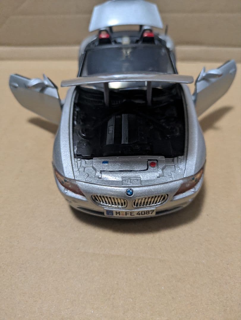 BMW Z4 シルバー　ミニカー　1/24
