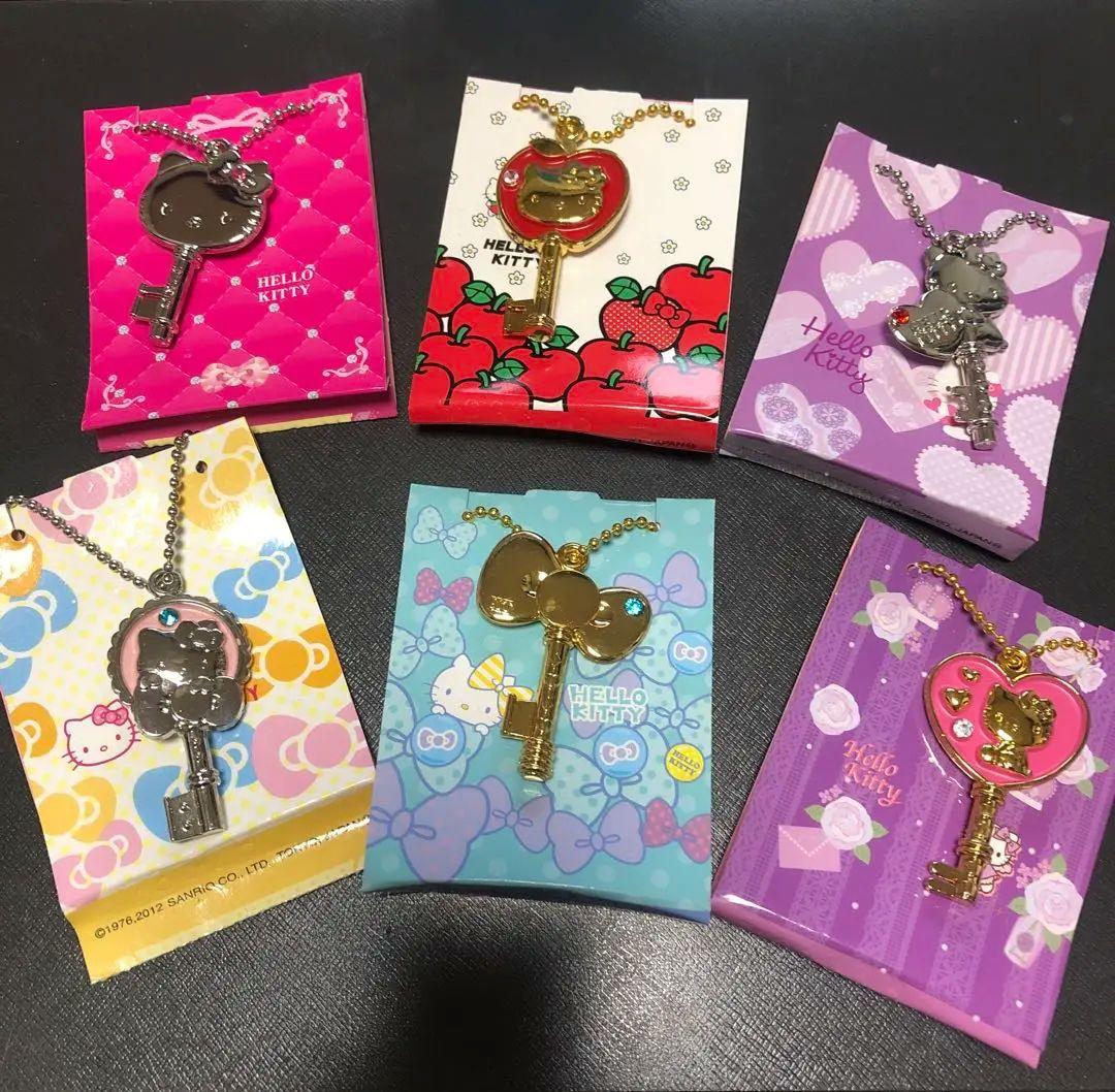 2012年　ハローキティちゃん　鍵型　キーマスコット　チャーム　キーホルダー