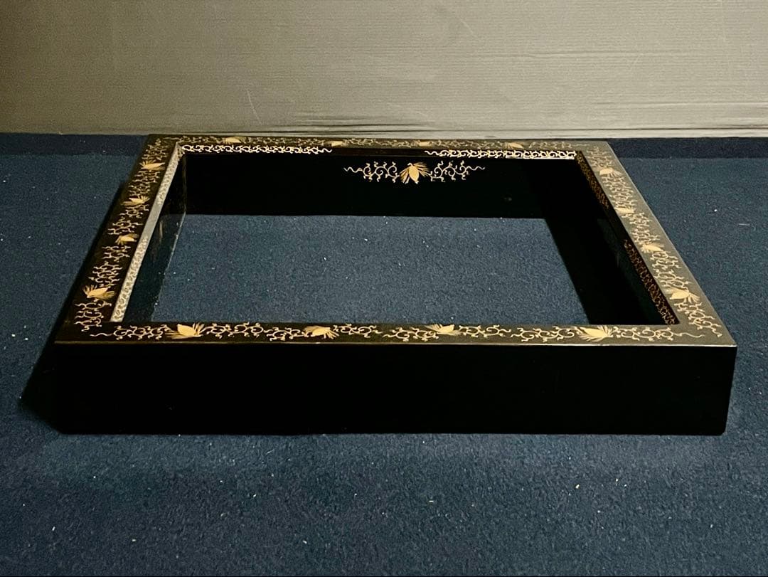 割引❣️【美品】「母」 松唐草 蒔絵 炉縁 真塗 漆匠 秀岳 共箱 （1125D）