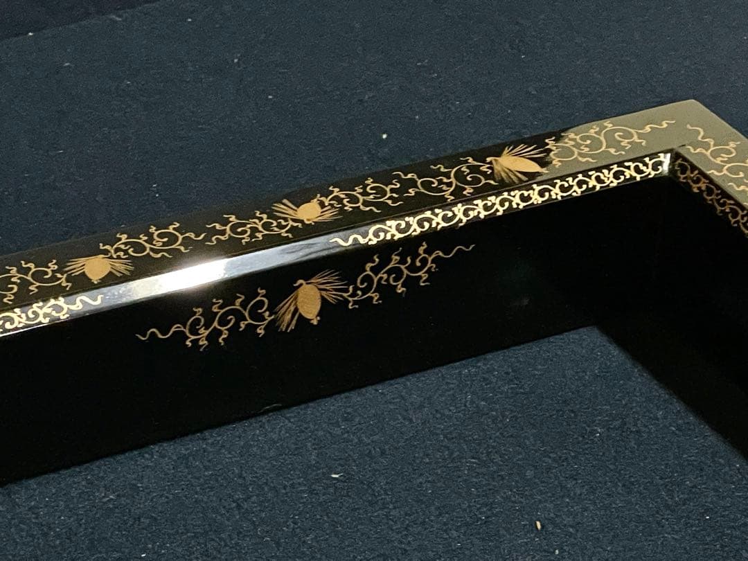 割引❣️【美品】「母」 松唐草 蒔絵 炉縁 真塗 漆匠 秀岳 共箱 （1125D）