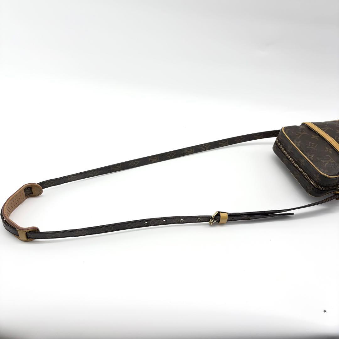 VUITTON ショルダーバック　ダヌーブ　斜め掛け　PVC レザー