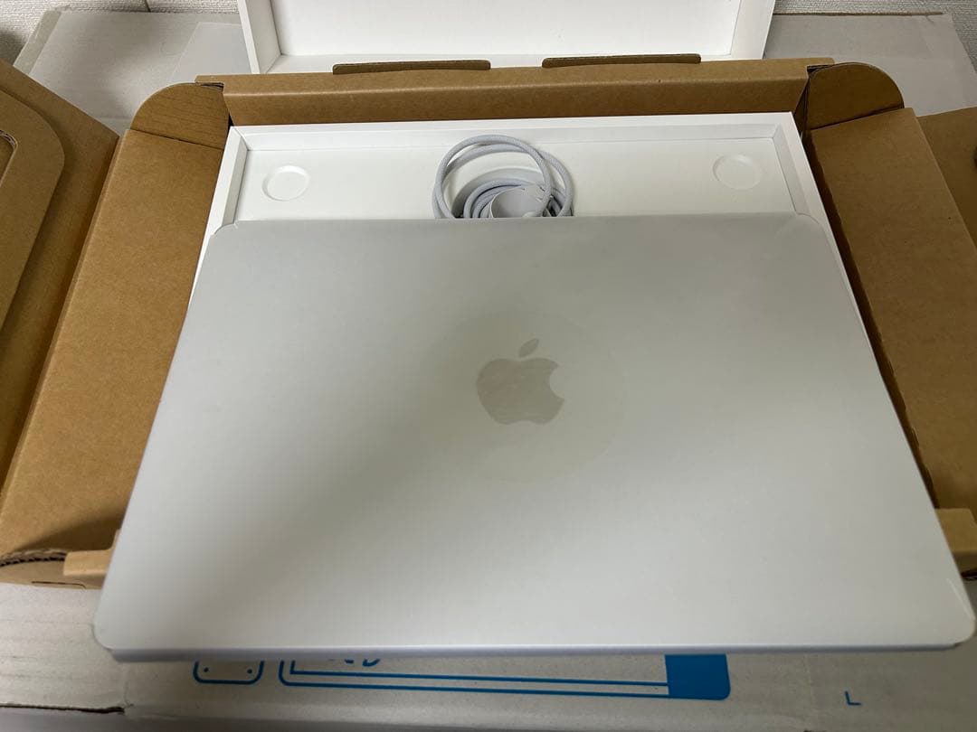 Apple MacBook Air (M2, 2022) シルバー