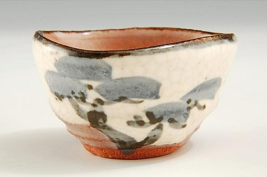 芸術院会員　六代清水六兵衛　松文三角ぐい吞　　M33