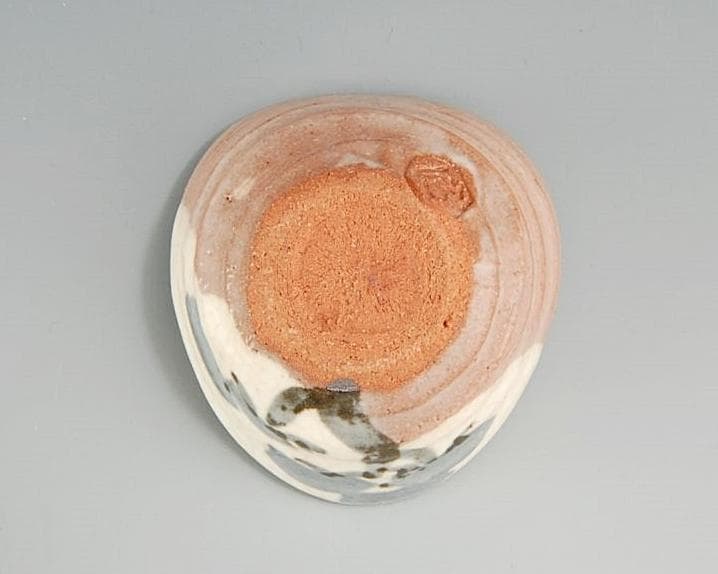 芸術院会員　六代清水六兵衛　松文三角ぐい吞　　M33