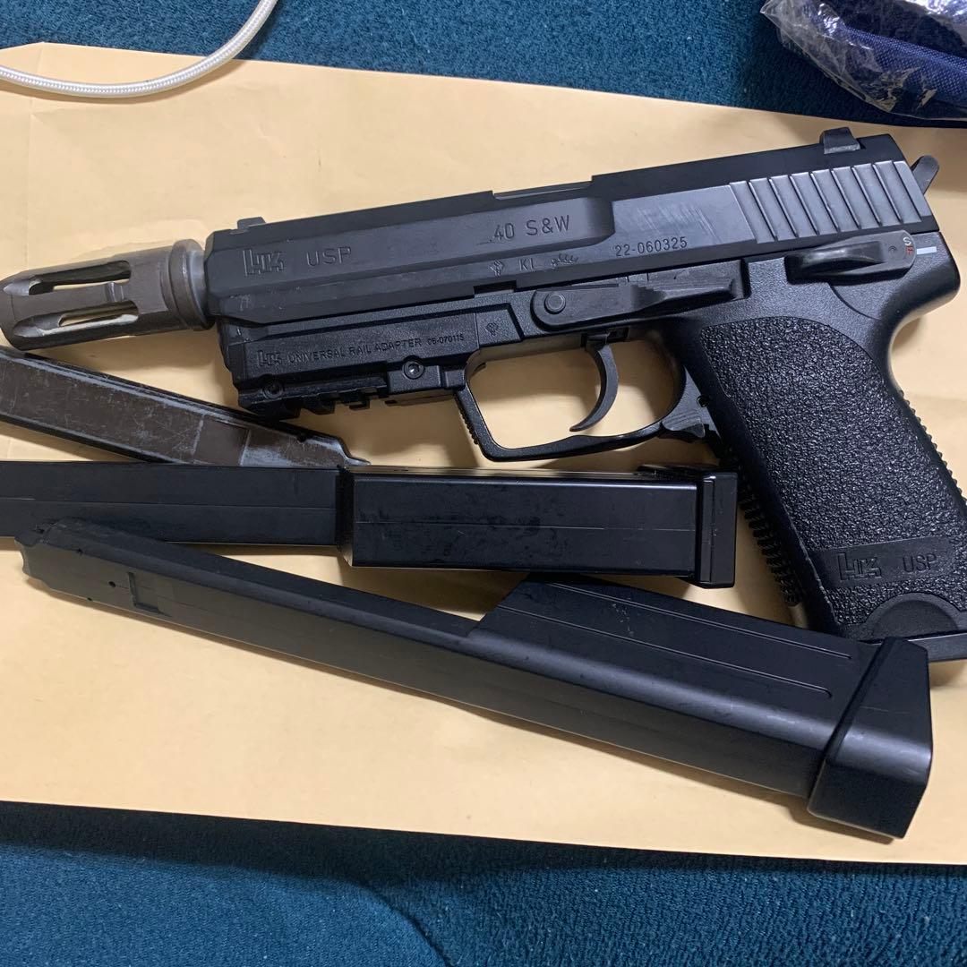 電動ハンドガン、マルイ、マガジン4つ