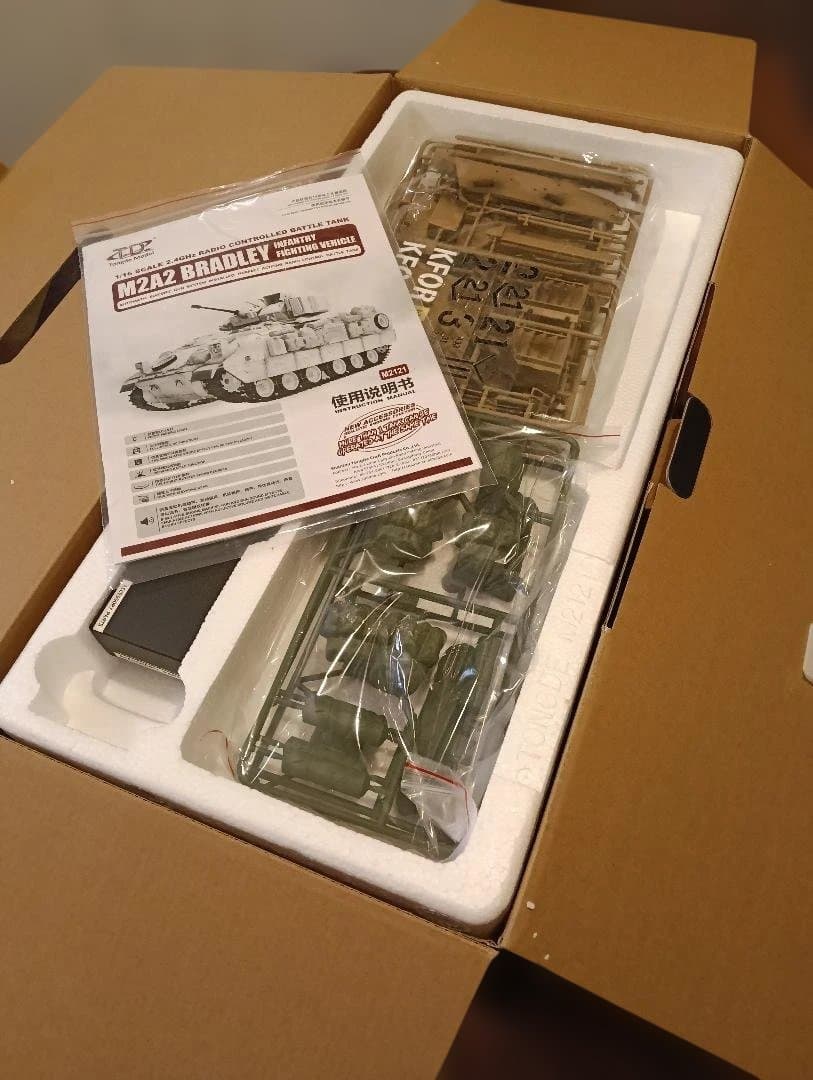 新品未使用　M2A2 ブラッドレーバトルタンク　 ラジコン