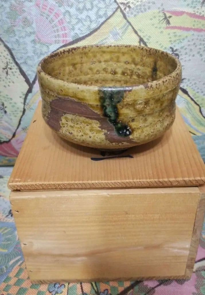とも箱要り抹茶碗です