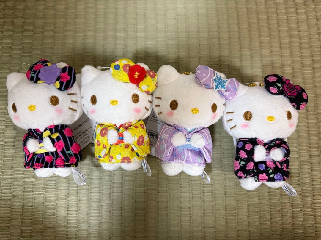 新品　タグ付　ハローキティ 着物キーホルダー　4セット