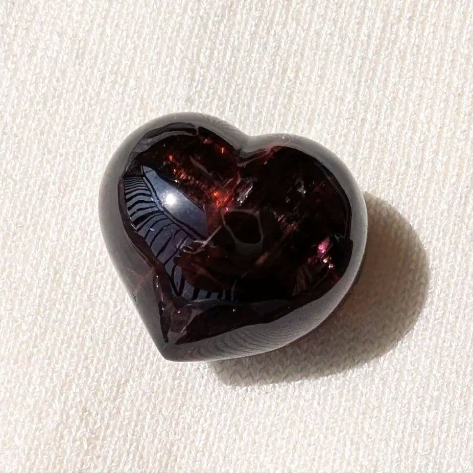 【美品】イーダーオーバーシュタイン磨きのレッドトルマリン（キャッツアイ効果）