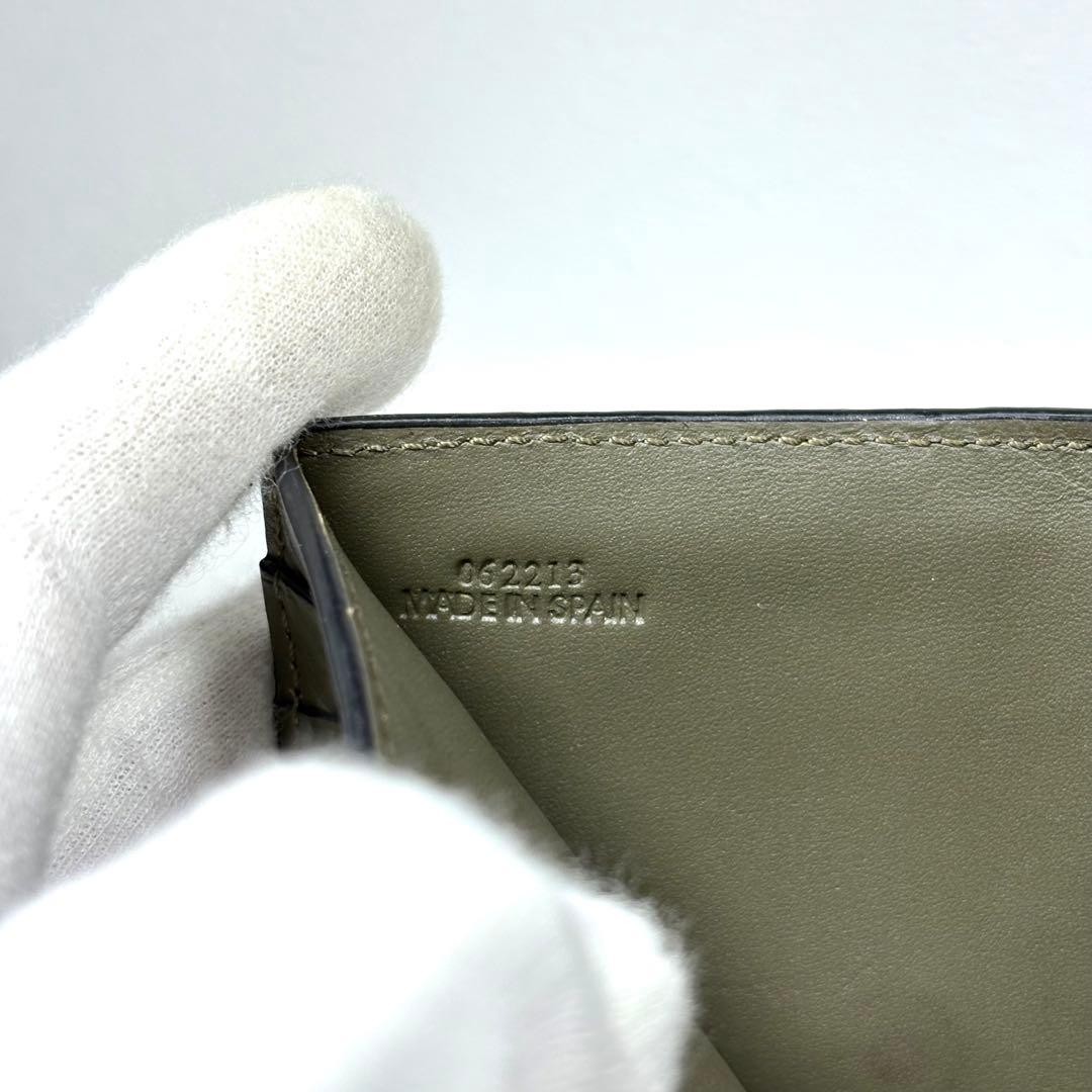 ☆人気☆LOEWE アナグラムロゴ 三つ折り コンパクト財布 カーキ レザー