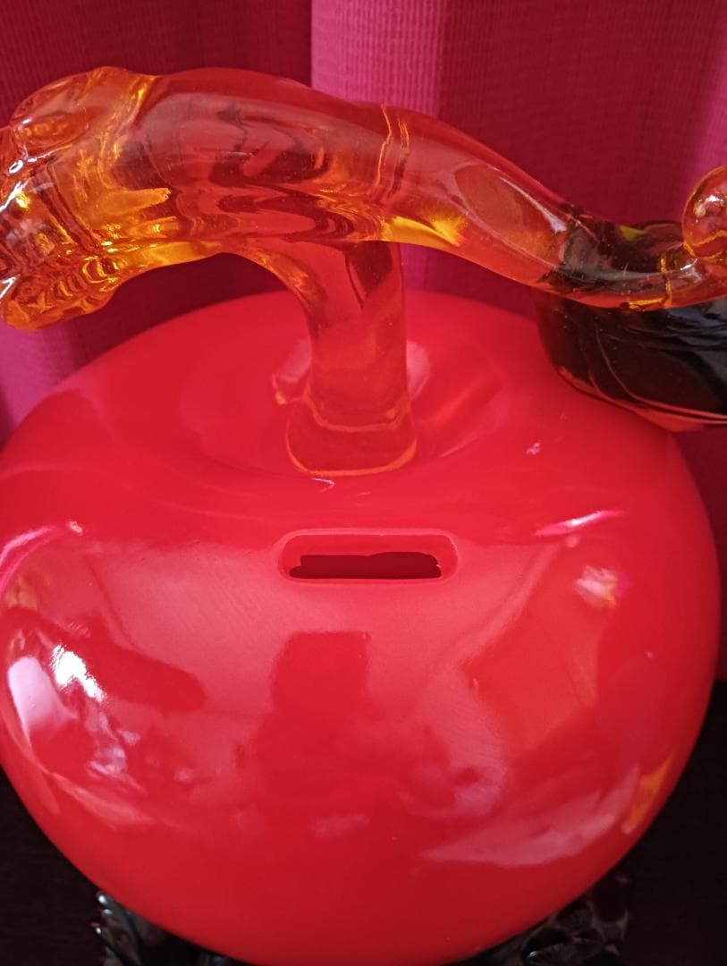 風水アイテム　赤い林檎(りんご)の置物　貯金箱