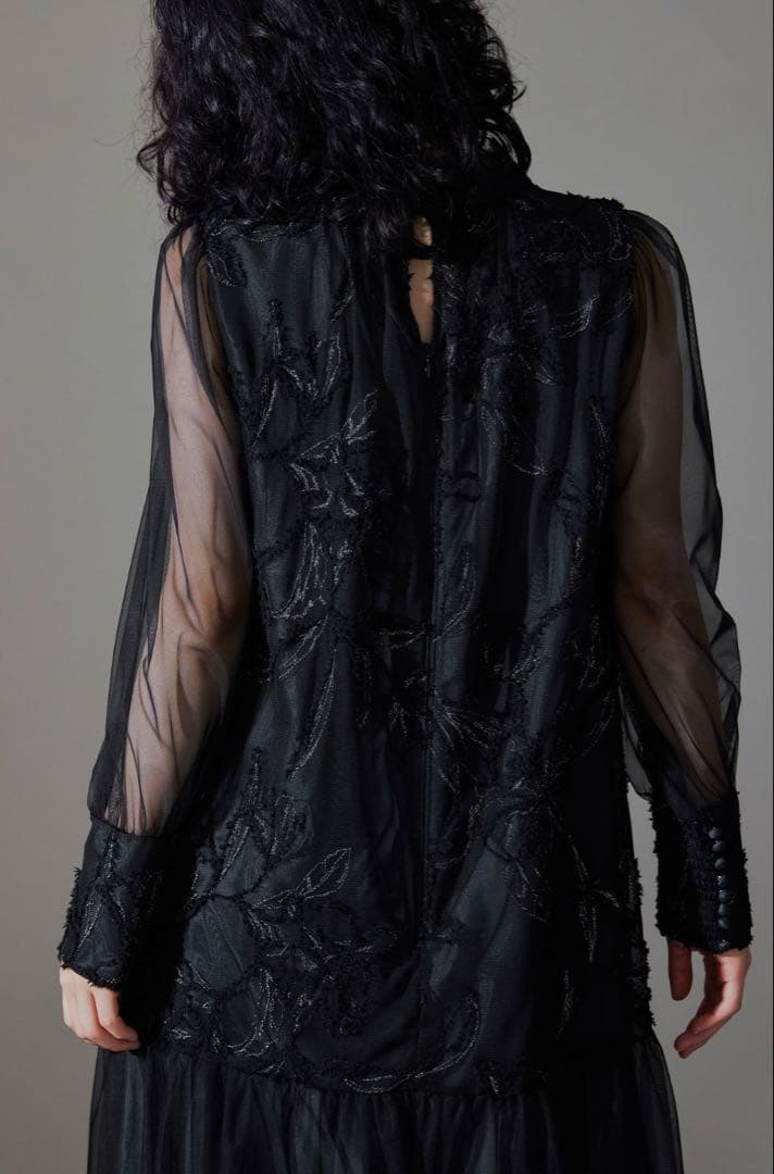 nianaフェザーフラワーチュールドレス