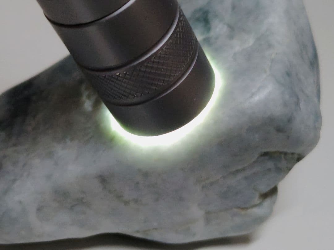 糸魚川138 翡翠 227g ヒスイ 原石 鑑賞石 自然石 誕生石 鉱物 鉱石