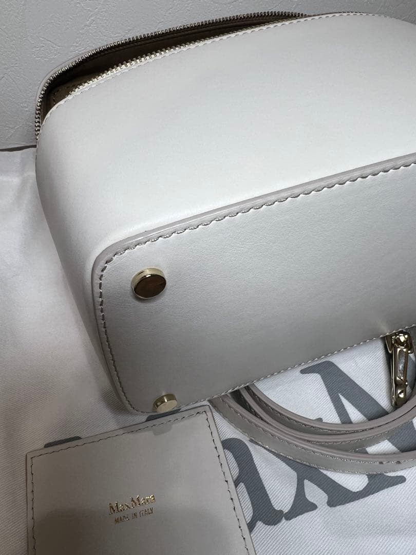 SALEMaxMara ホワイト ショルダーバッグバニティ