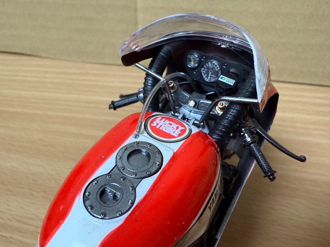 完成品 ヤマハ YZF750 ラッキーストライク YAMAHA 1/12 送料込