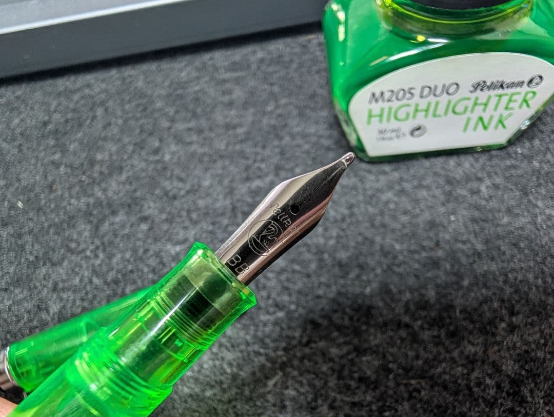 ペリカン万年筆 特別生産品 M205 DUO 蛍光グリーン