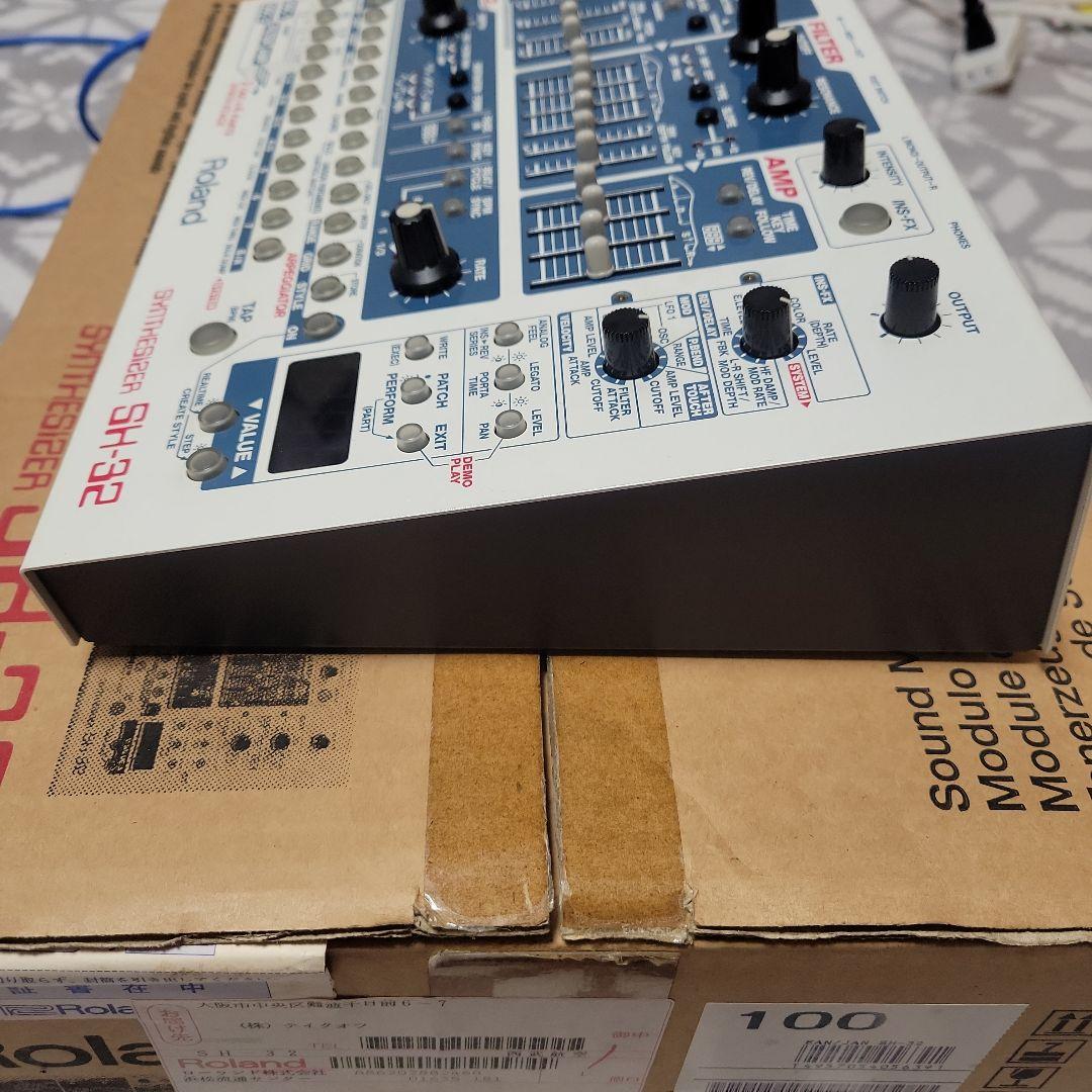 Roland SH-32 シンセサイザー