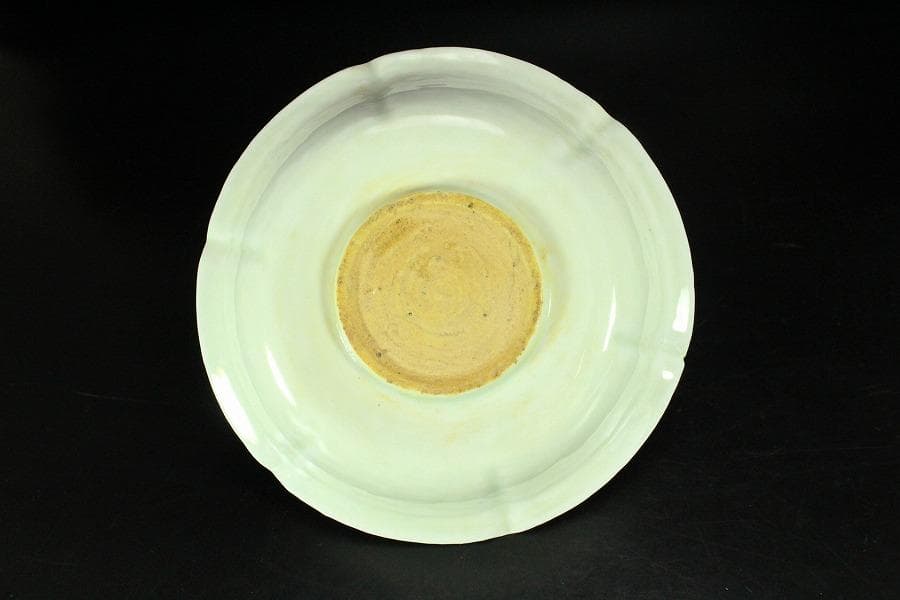 中国美術 白磁 刻草花紋 盤 φ16cm 影青(K-XA682)