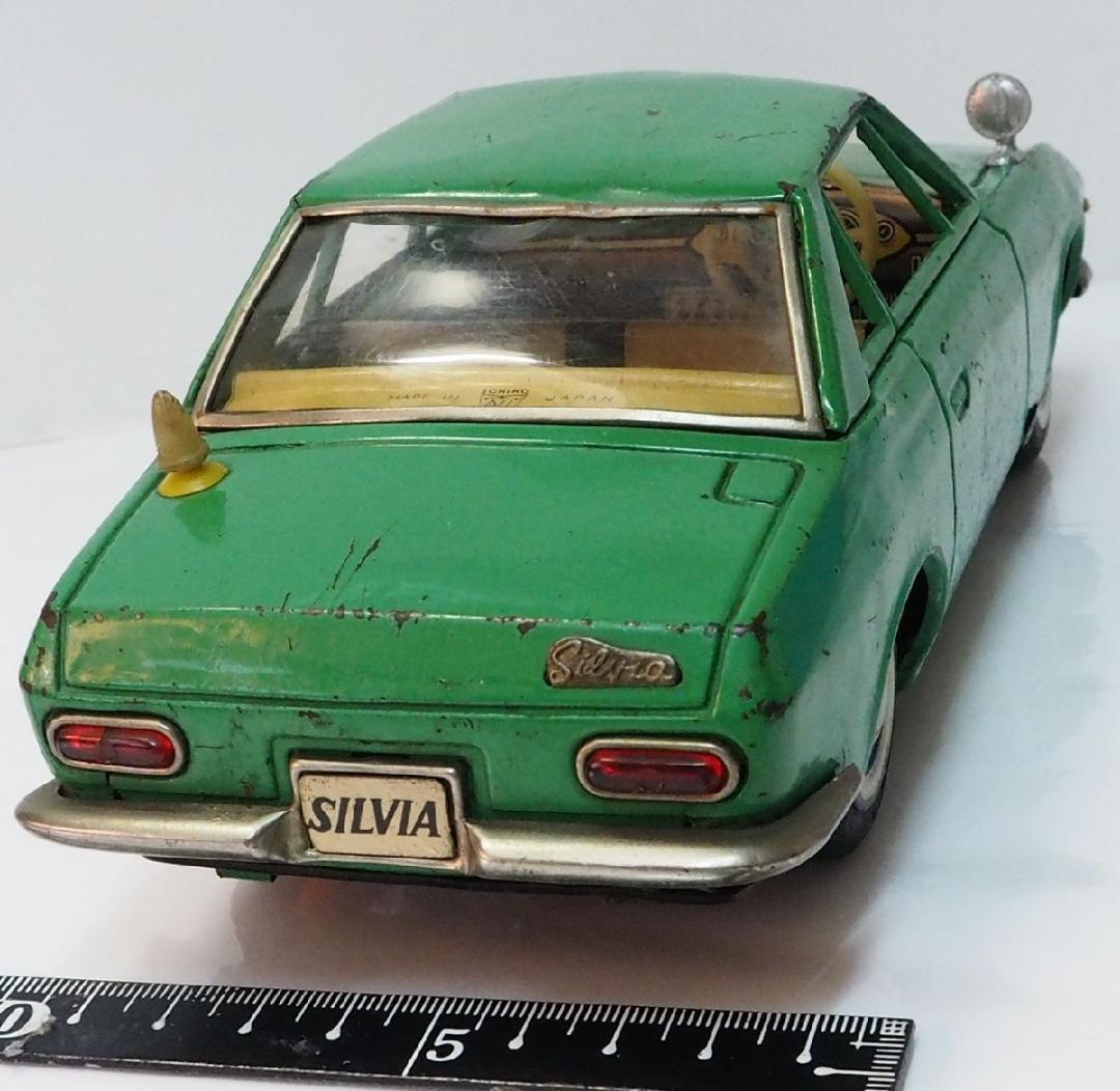 イチコー【初代 日産シルビア黄緑 フリクション無 改造有】ブリキ製ミニカー 箱無