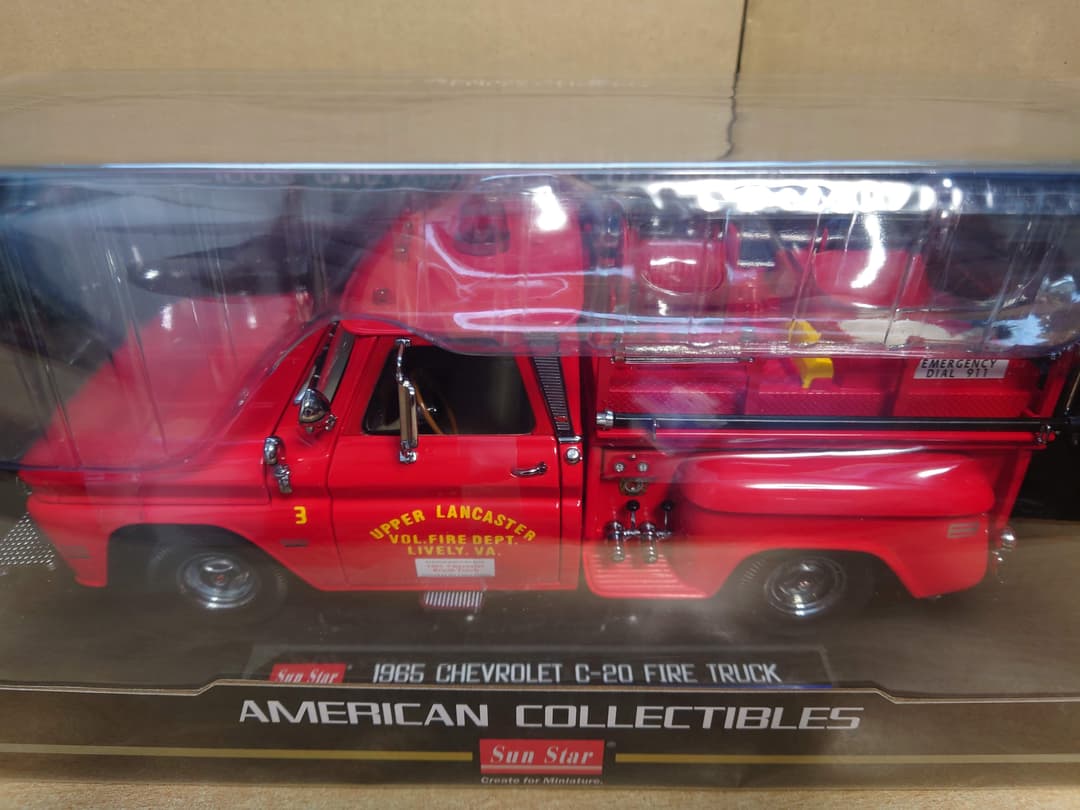 1/18 シボレー C-20 消防車 1965 レッド SunStar製ミニカー