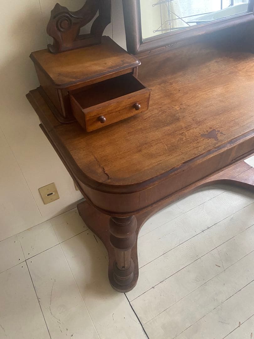 ヨーロッパアンティークドレッサー　ヴィンテージ