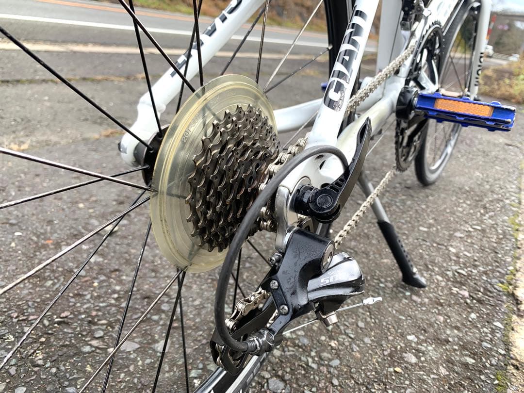 【即乘】送料無料GIANT ミニベロ小径車 IDIOMクロスバイク18速 20