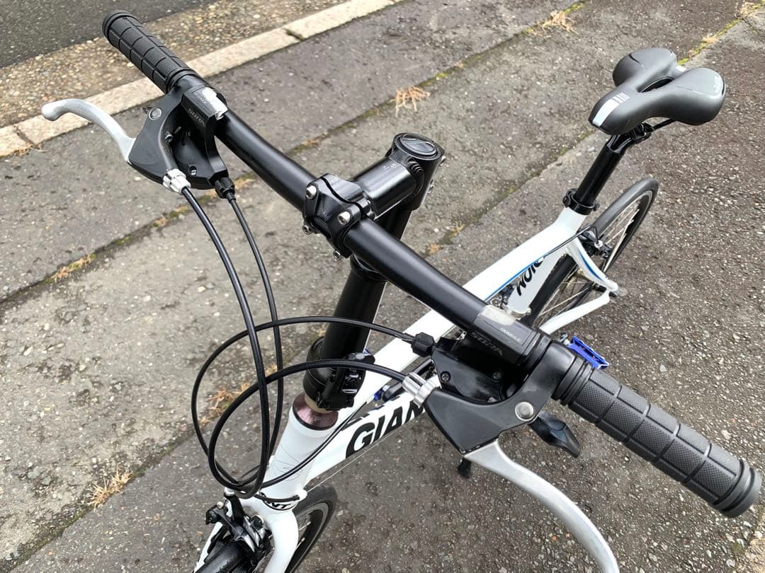 【即乘】送料無料GIANT ミニベロ小径車 IDIOMクロスバイク18速 20
