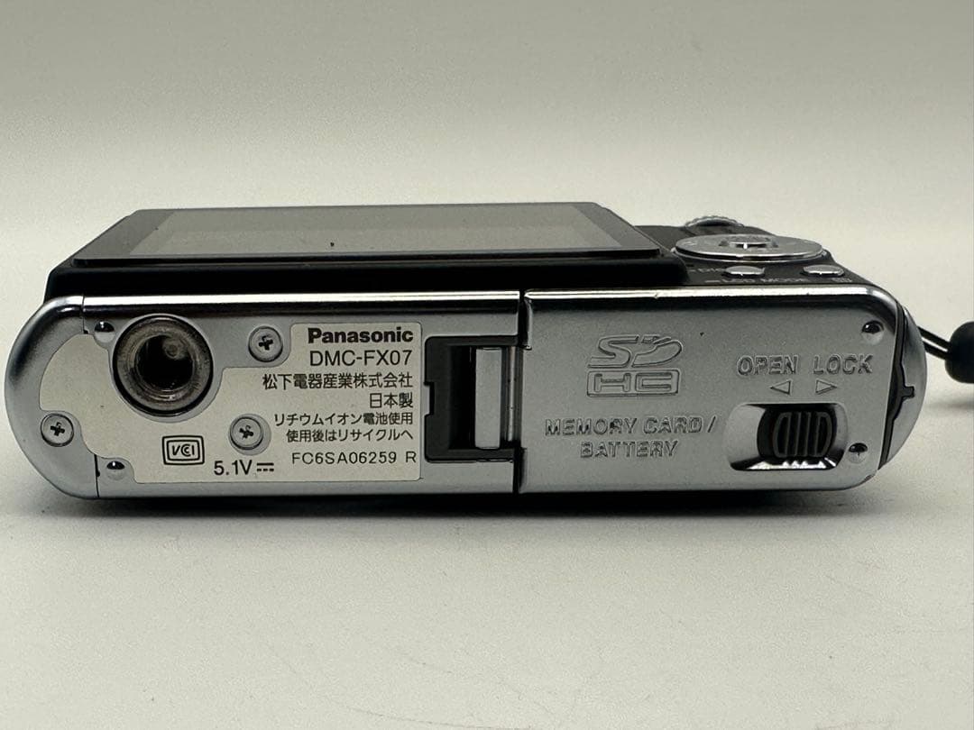 Panasonic LUMIX DMC-FX07 コンパクトデジタルカメラ