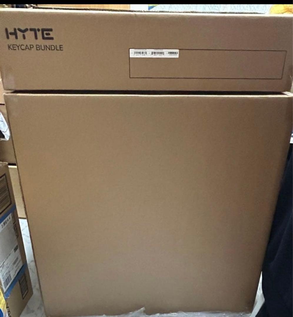 送料無料　HYTE　星街すいせいコラボ　PCケース　キーキャップ　マウスパッド