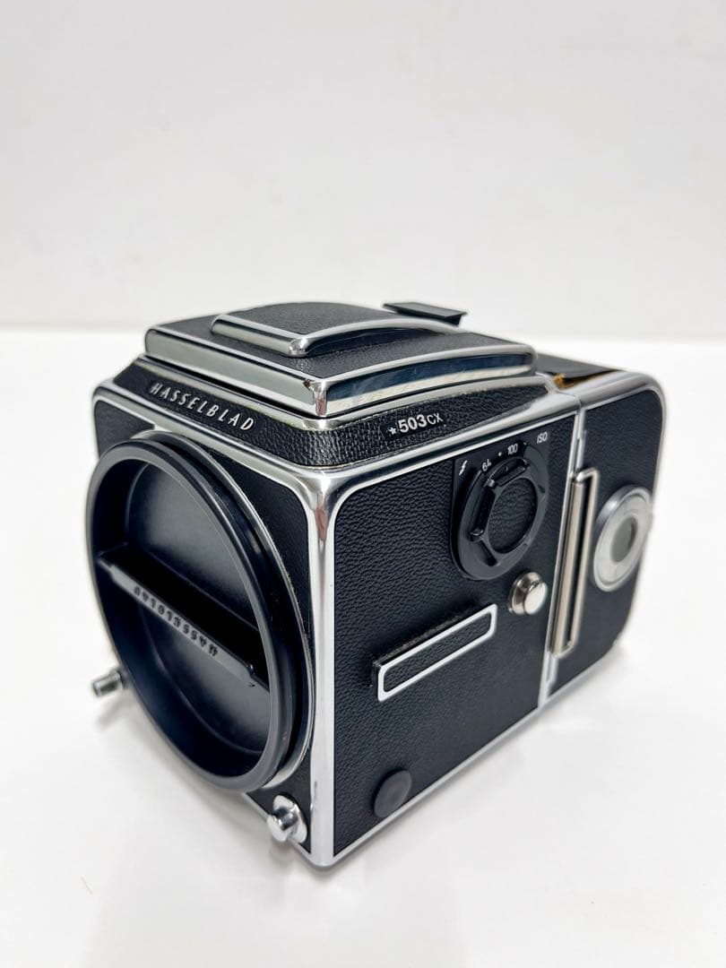Hasselblad 503CX カメラボディとフィルムマガジンとストラップ