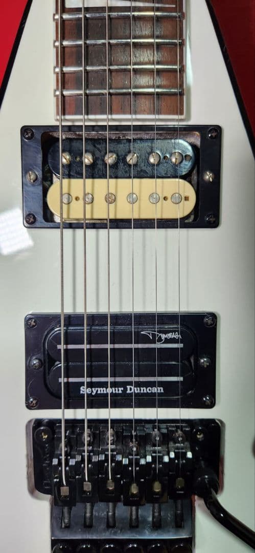 ギター Jackson King V White with Black