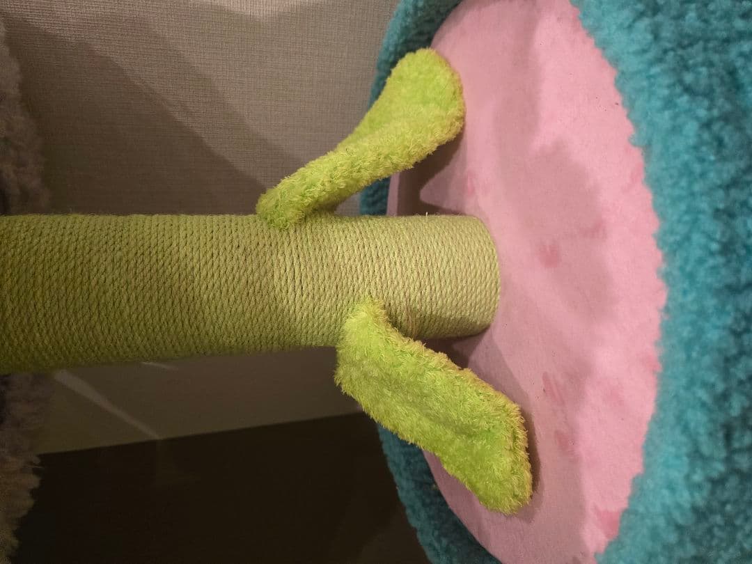 花デザインのキャットタワー　zeze　ペットハウス