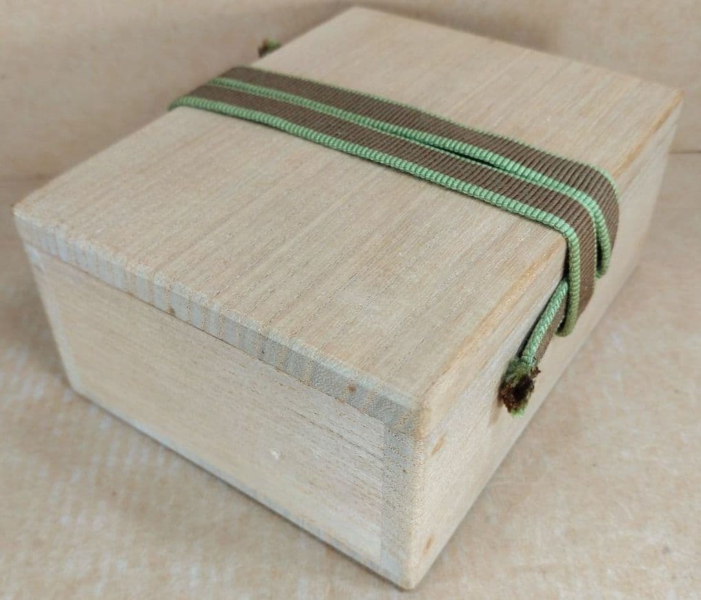 祥桒軒 川本光春 団扇香合(桐木地）裏千家十五代鵬雲斎 書付花押在判共箱 外紙箱