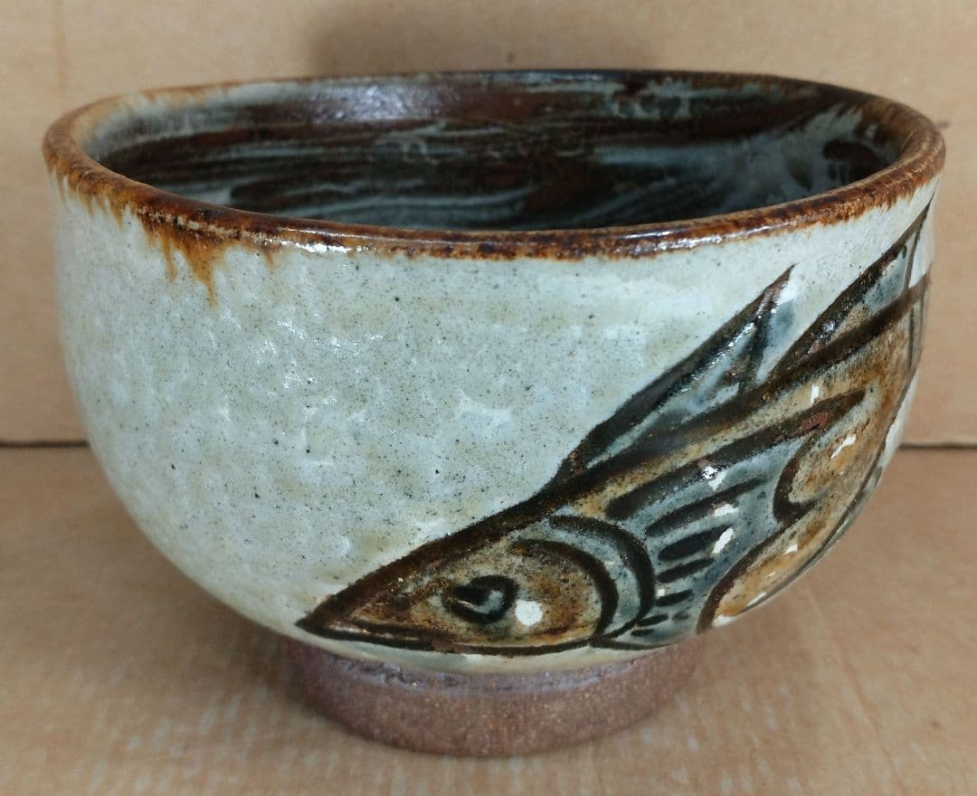 りー【本物保証】金城次郎 魚紋内ハケ目茶碗 共箱 栞 美品最上位秀作壷屋焼