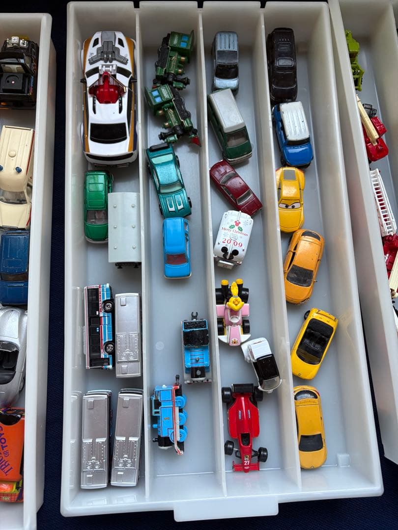 トミカ　その他ミニカーまとめて67台ケース付き　中古品
