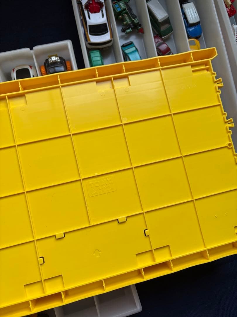 トミカ　その他ミニカーまとめて67台ケース付き　中古品